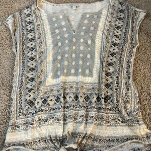 Women's Lucky Brand Short Sleeve V-neck Top Size Medium NWOT.